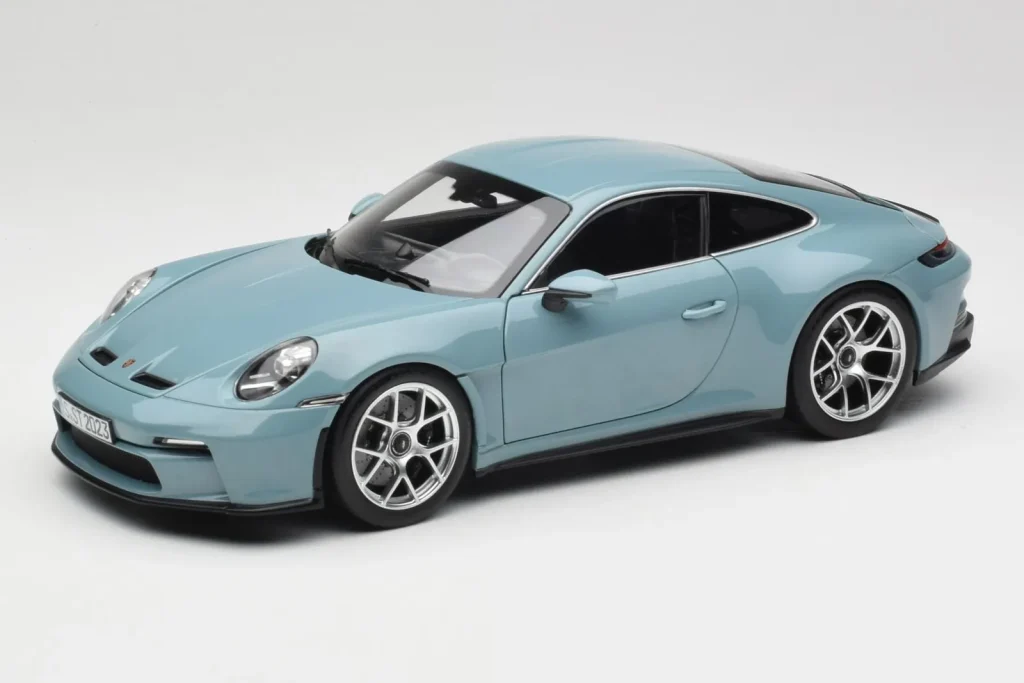โมเดลรถ 1:18 Porsche 911 992 S/T Meissen สีน้ำเงิน Norev
