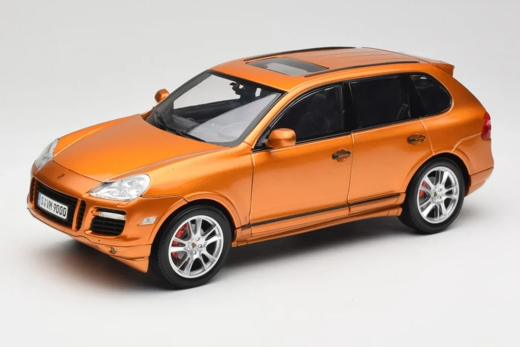 โมเดลรถ 1:18 Porsche Cayenne GTS Lava สีส้ม Norev (มือสอง)