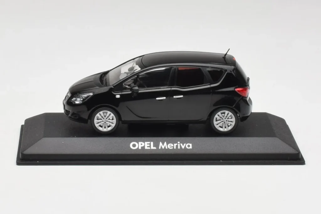 โมเดลรถ 1:43 Opel Meriva B สีดำ Minichamps (มือสอง)