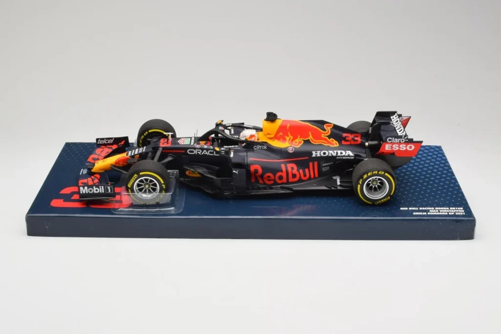 Model 1:18 Red Bull Racing Honda RB16B #33 M. Verstappen Emilia Romagna GP Case Edition year 2021 Minichamps