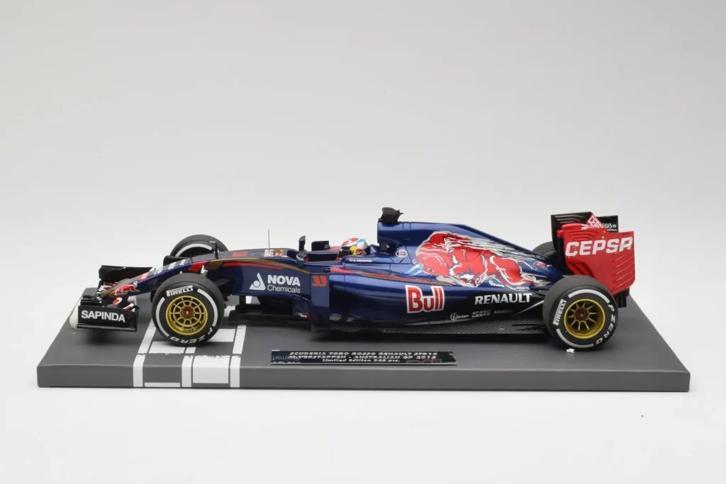 Model 1:18 Scuderia Toro Rosso STR10 Renault #33 M. Verstappen Australian GP year 2015 Minichamps