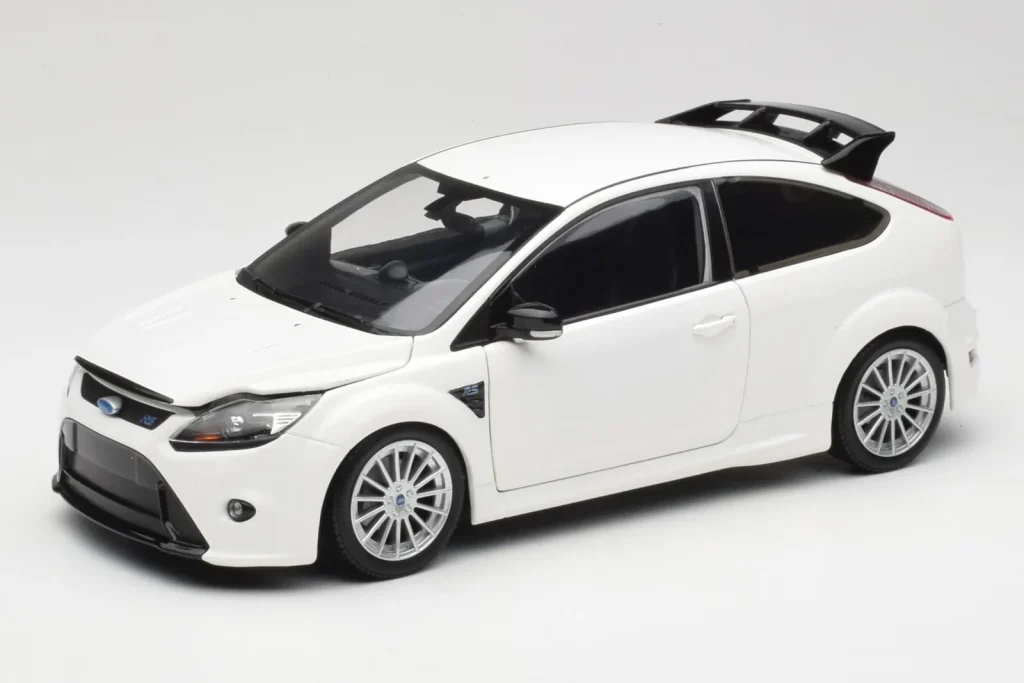 Model 1:18 Ford Focus RS Mk2 white Minichamps