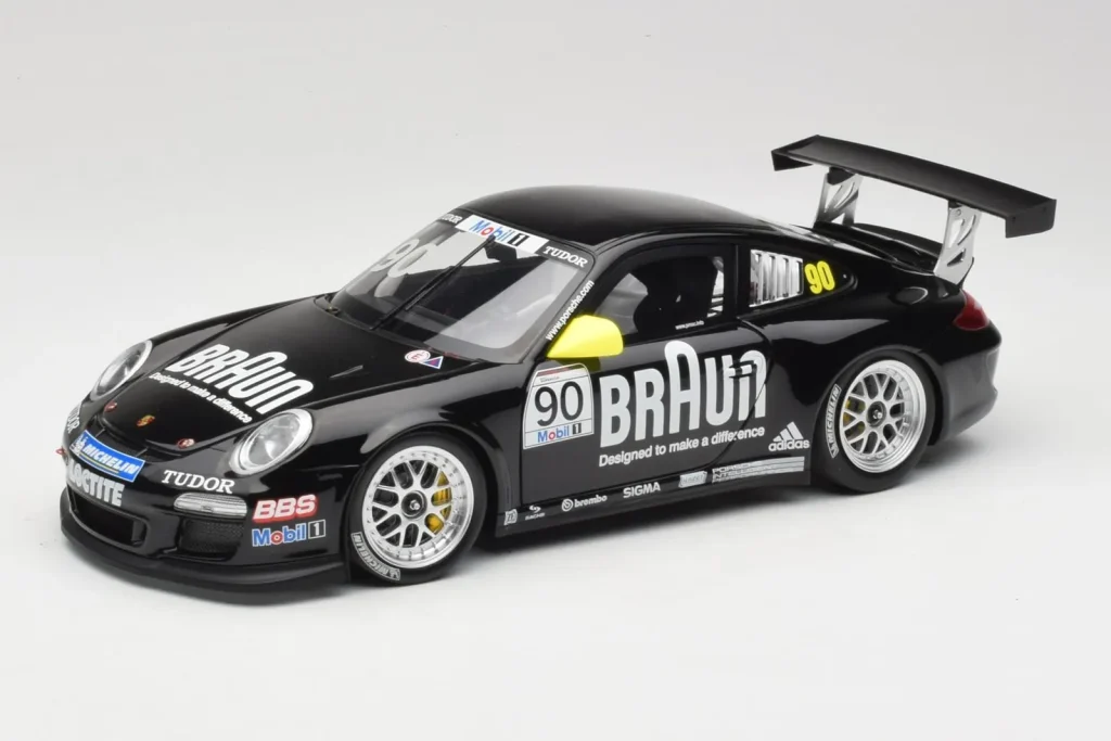 โมเดลรถ 1:18 Porsche 911 997 GT3 Cup #90 Porsche Supercup ปี 2010 Minichamps (มือสอง)