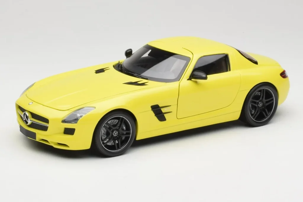 โมเดลรถ 1:18 Mercedes SLS AMG C197 สีเหลือง Minichamps (มือสอง)