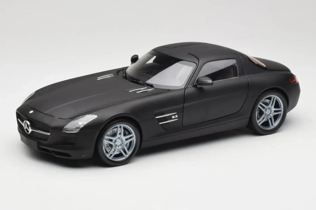 โมเดลรถ 1:18 Mercedes SLS AMG C197 Matte สีดำ Minichamps (มือสอง)