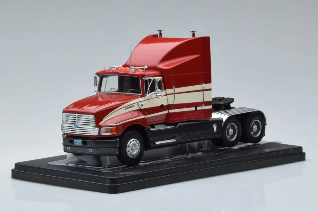 车型 1:43 Ford Aeromax 红色 IXO