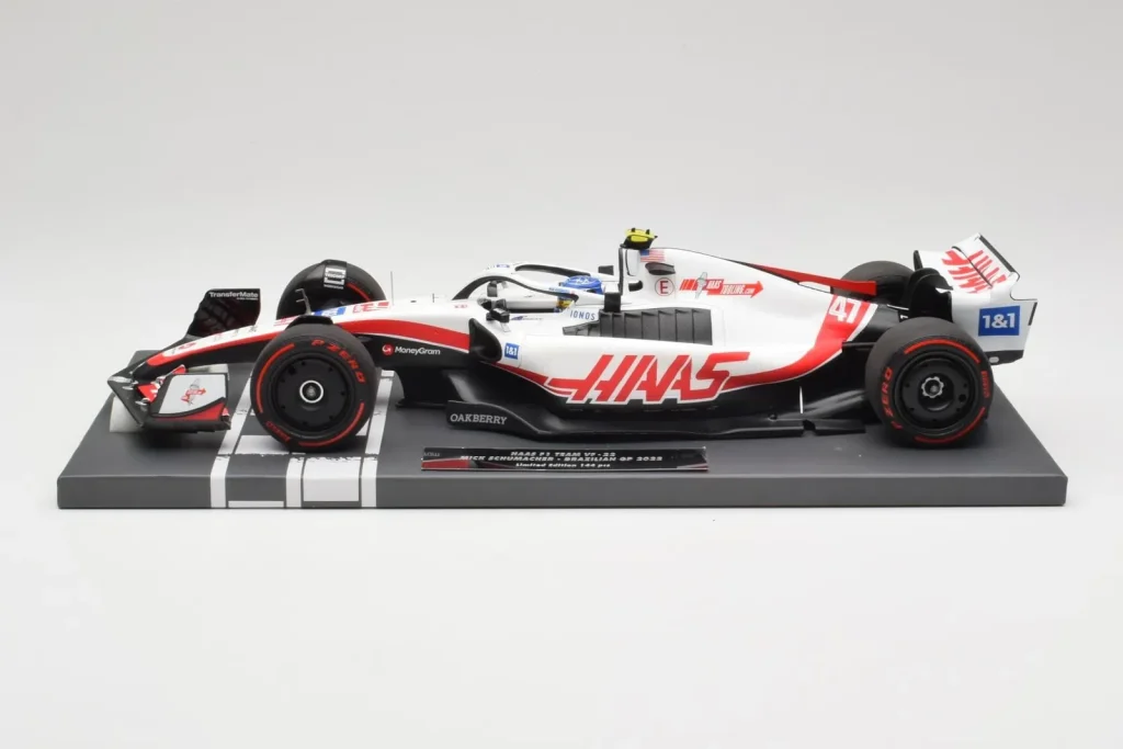 โมเดลรถ 1:18 Haas VF-22 #47 M. Schumacher Brazilian GP ปี 2022 Minichamps (มือสอง)
