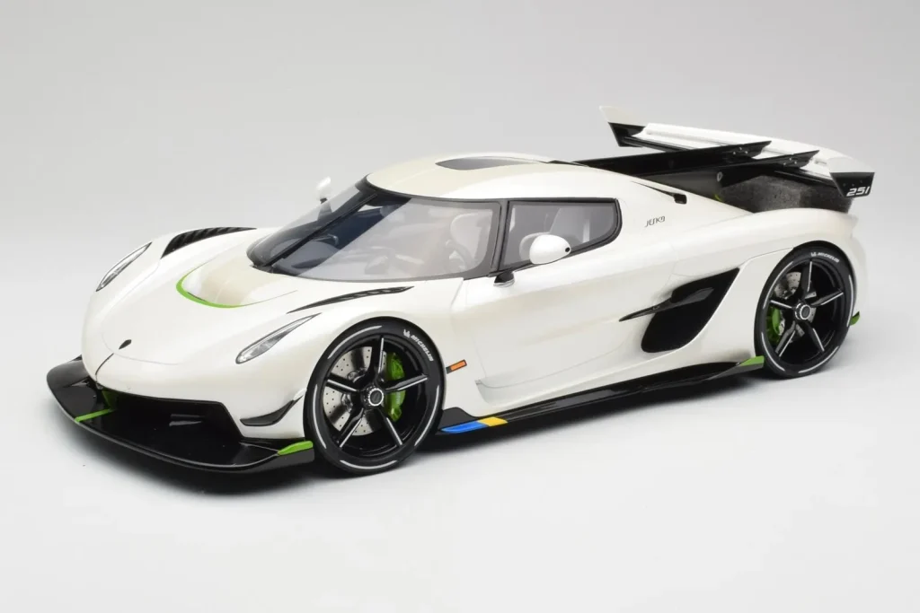 โมเดลรถ 1:12 Koenigsegg Jesko Attack Crystal White Pearl GT Spirit