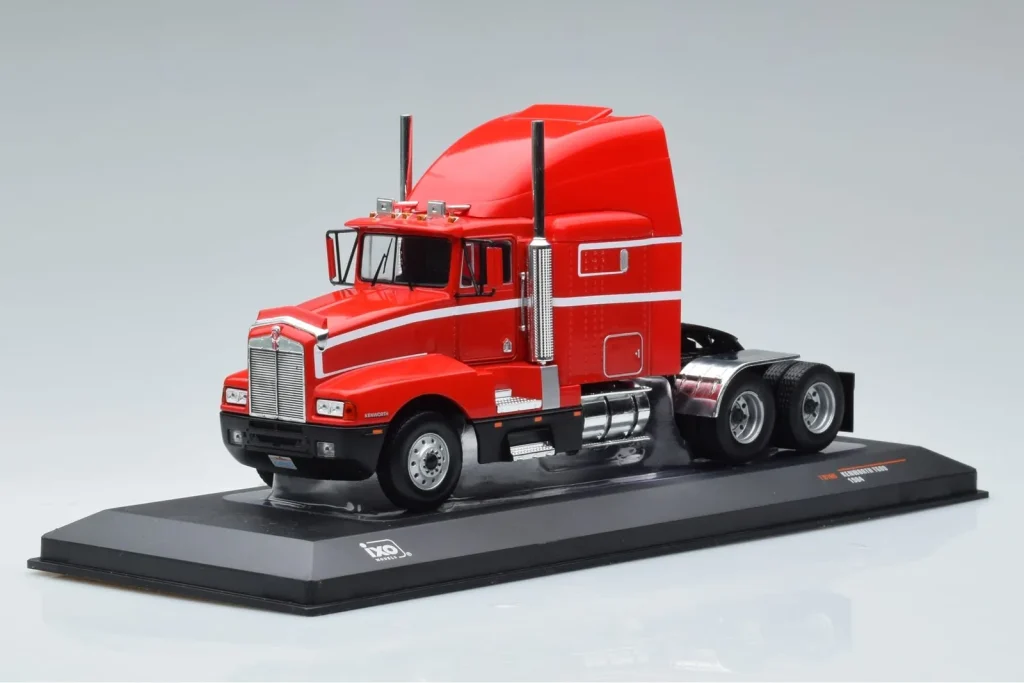 Model 1:43 Kenworth T600 red IXO