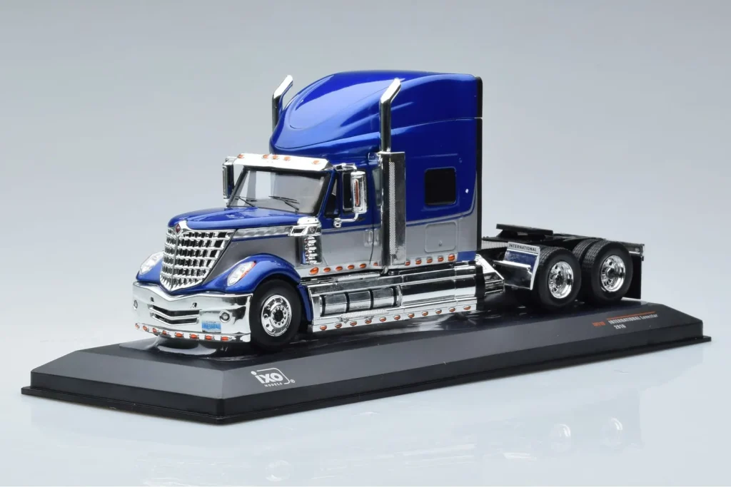 Model 1:43 International Lonestar blue IXO