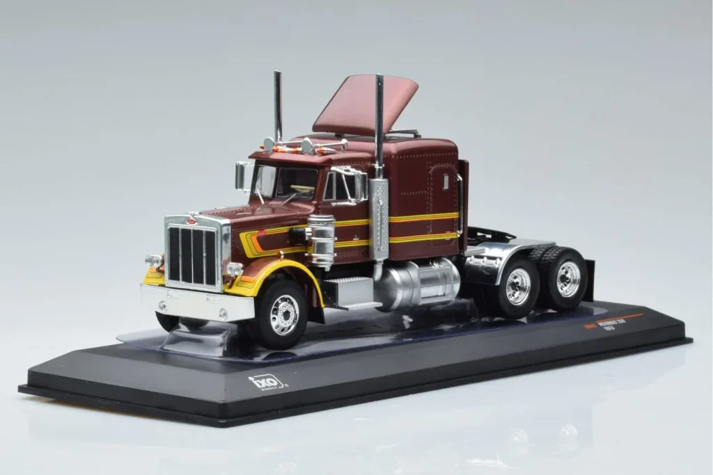 Model 1:43 Peterbilt 359 brown IXO