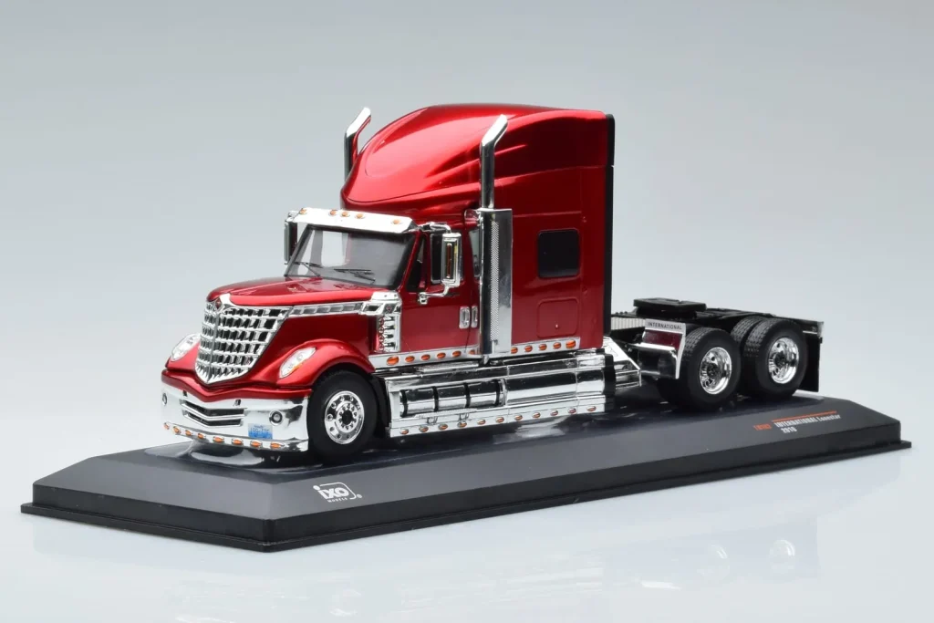 Model 1:43 International Lonestar red IXO