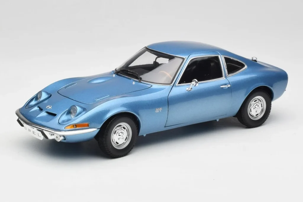 车型 1:18 Opel GT 蓝色 Minichamps