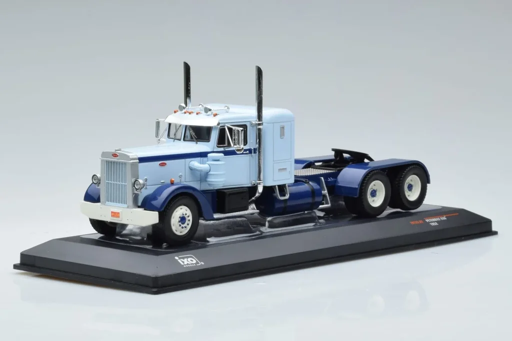 Model 1:43 Peterbilt 350 blue IXO