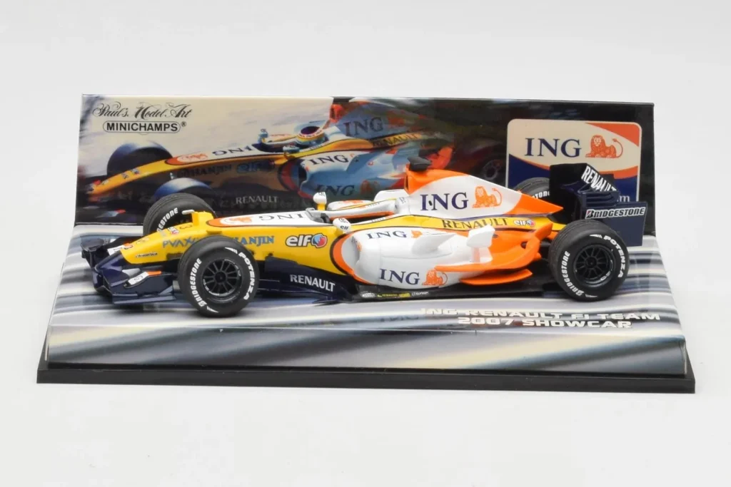 Model 1:43 Renault R27 G. Fisichella / H. Kovalainen Showcar year 2007 Minichamps