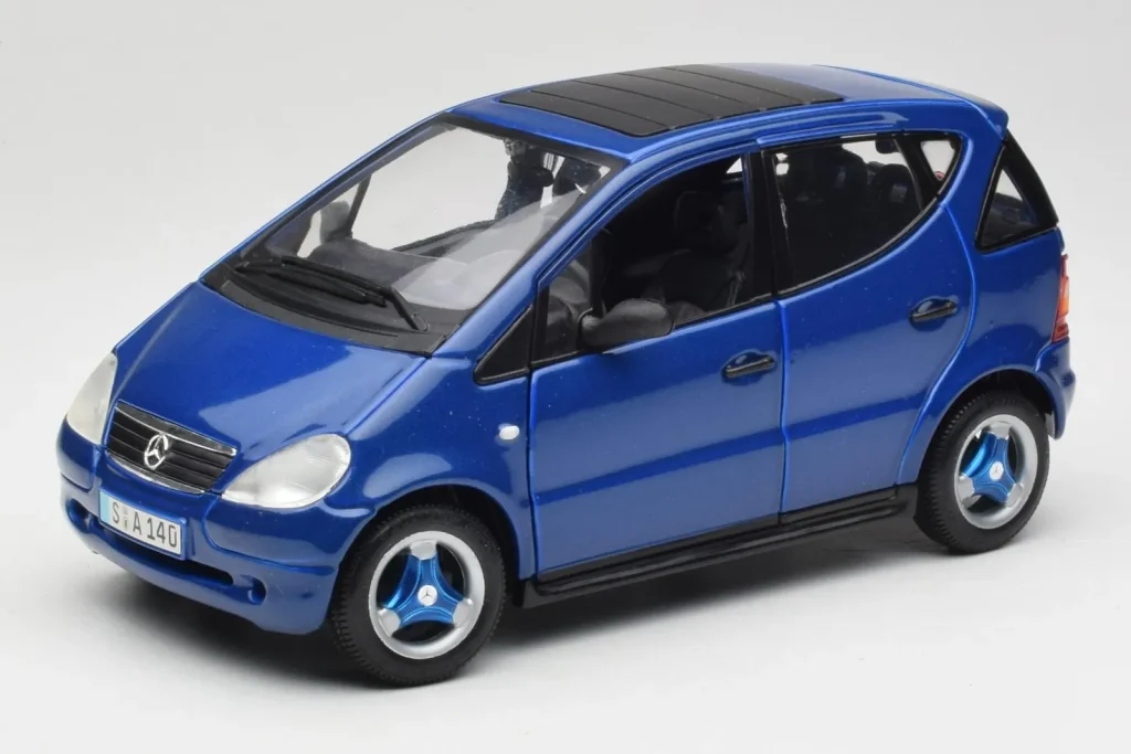 โมเดลรถ 1:18 Mercedes A-Class W168 Dark Blue Maisto (มือสอง)