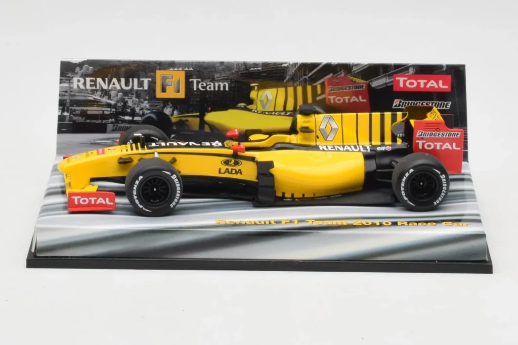 Model 1:43 Renault R30 #11 R. Kubica Race Car year 2010 Minichamps