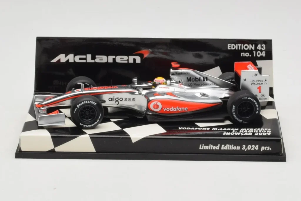 车型 1:43 McLaren Mercedes MP4-24 #1 L. Hamilton Showcar 年 2009 Minichamps