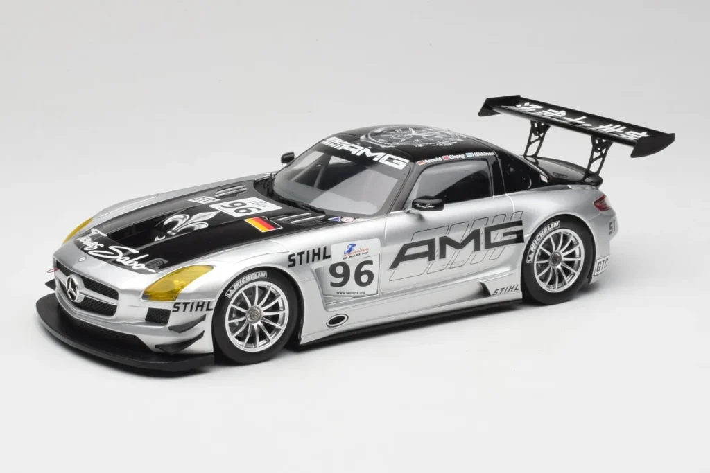 โมเดลรถ 1:18 Mercedes AMG SLS C197 GT3 Team AMG China #96 M. Hakkinen / C. Cheng Zhuhai 6th ปี 2011 Minichamps (มือสอง)