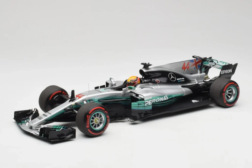 โมเดลรถ 1:18 Mercedes AMG W08 EQ Power+ Petronas #44 L. Hamilton F1 World Champion ปี 2017 Minichamps (มือสอง)