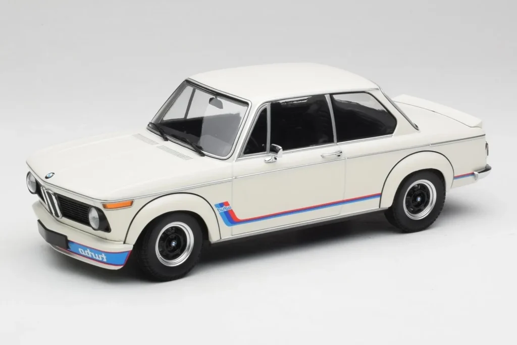โมเดลรถ 1:18 BMW Tii Turbo Alpine ปี 2002 สีขาว Minichamps (มือสอง)