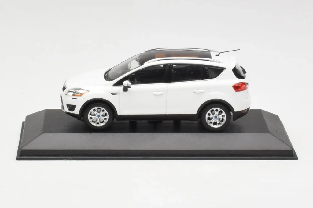 โมเดลรถ 1:43 Ford Kuga Mk1 สีขาว Minichamps (มือสอง)