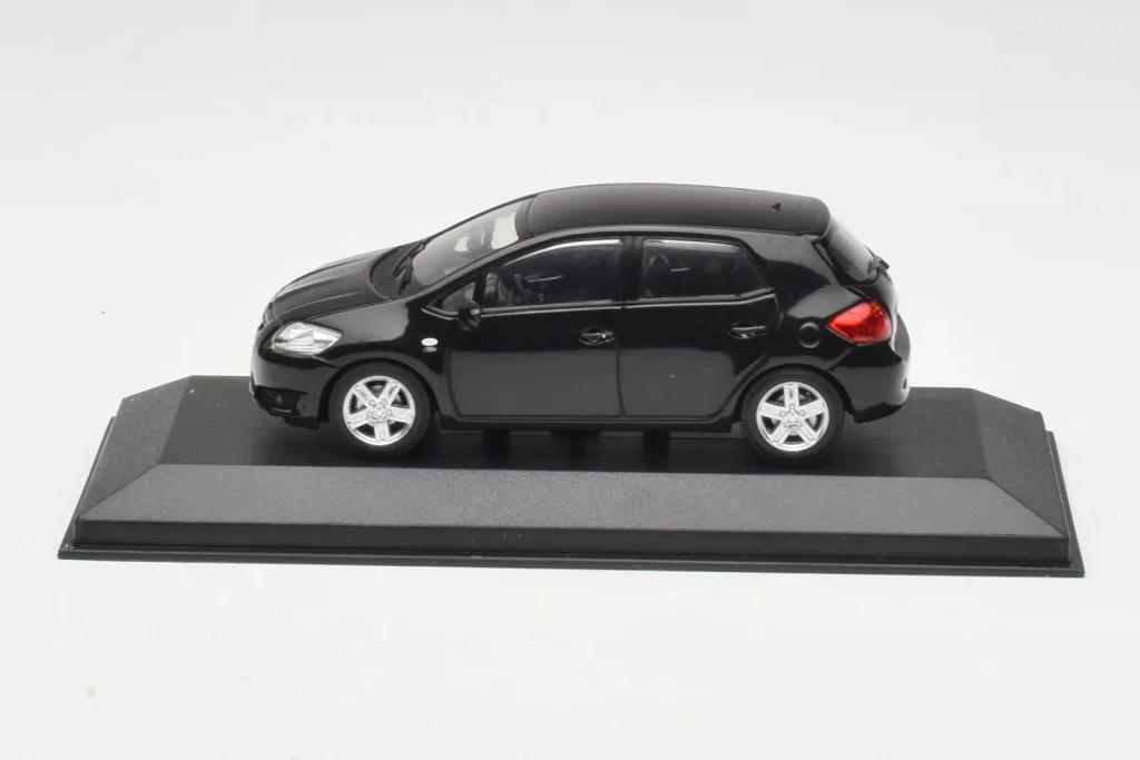 โมเดลรถ 1:43 Toyota Auris E150 สีดำ Minichamps (มือสอง)