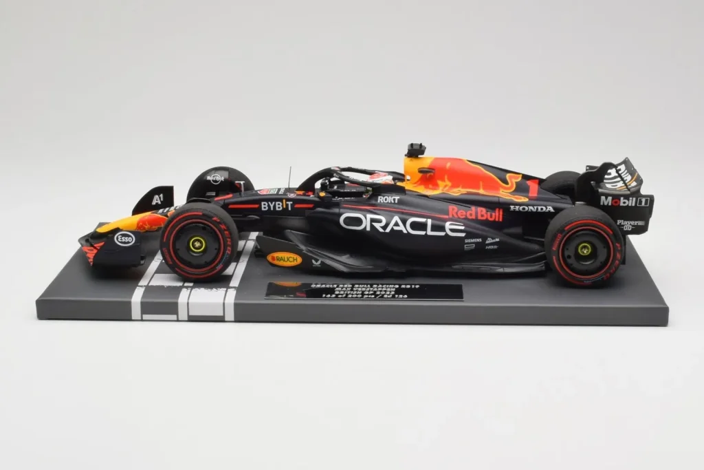 Model 1:18 Red Bull RB19 Oracle #1 M. Verstappen British GP Winner year 2023 Minichamps