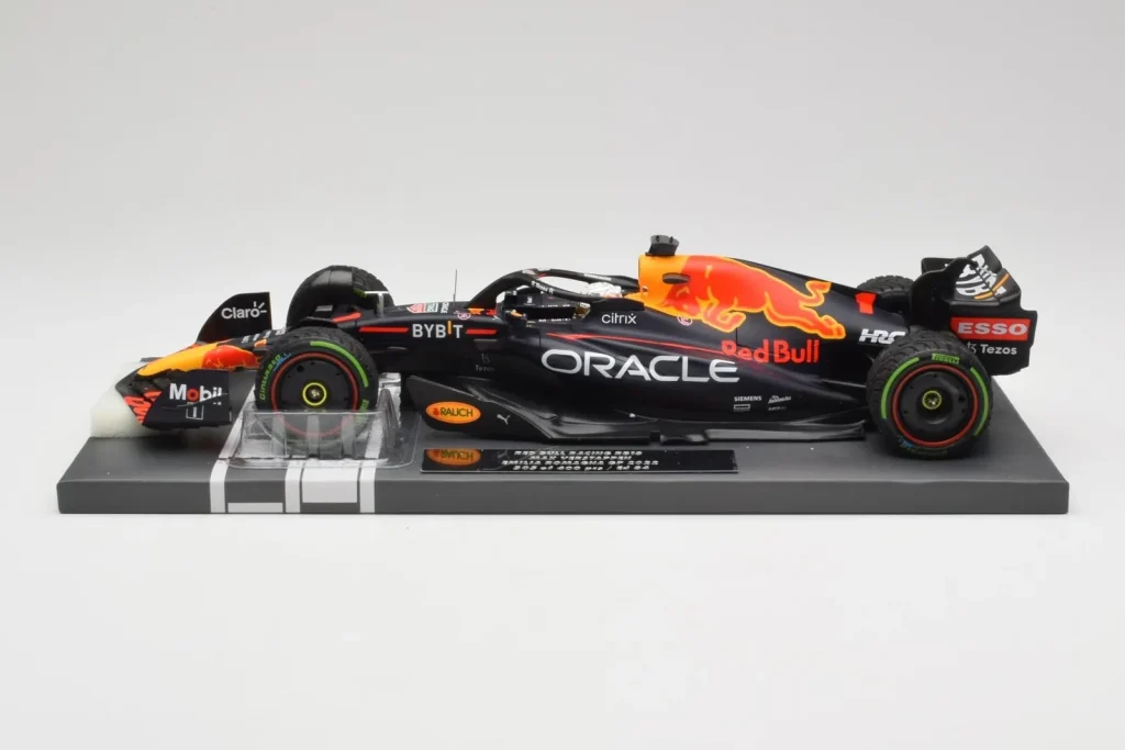 车型 1:18 Red Bull RB18 #1 M. Verstappen Emilia Romagna GP Winner 年 2022 Minichamps