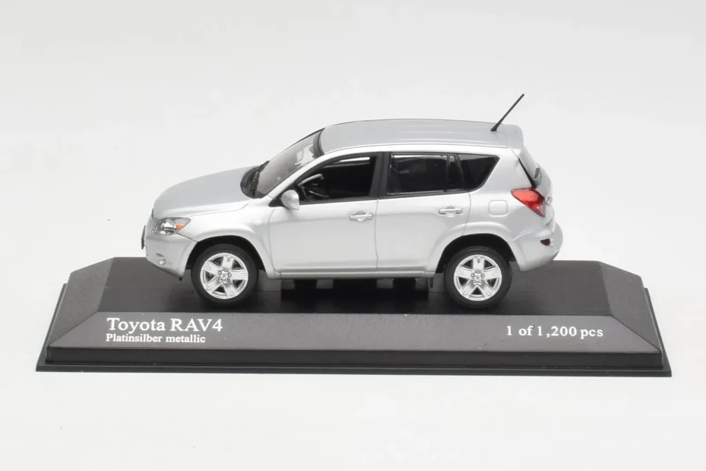 โมเดลรถ 1:43 Toyota RAV4 XA30 สีเงิน Minichamps (มือสอง)