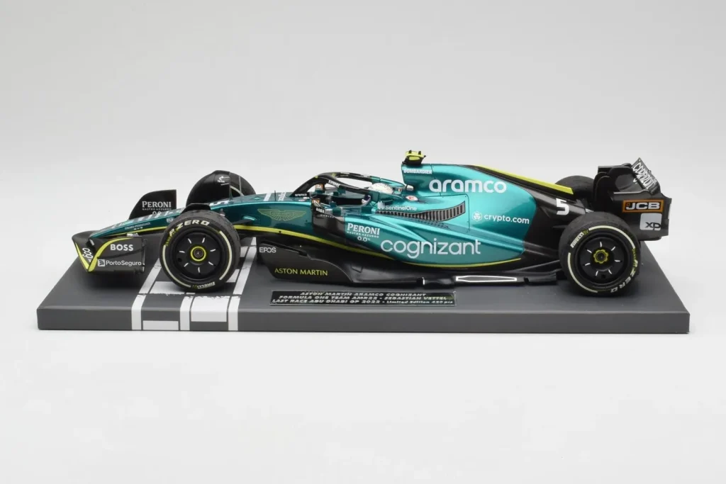 车型 1:18 Aston Martin AMR22 Aramco #5 S. Vettel Abu Dhabi GP Last Race Collector’s Edition 年 2022 Minichamps