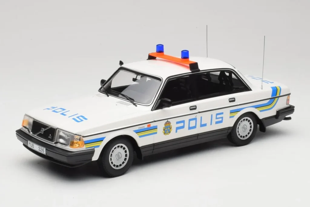 โมเดลรถ 1:18 Volvo 240 GL Polis Sweden Minichamps (มือสอง)