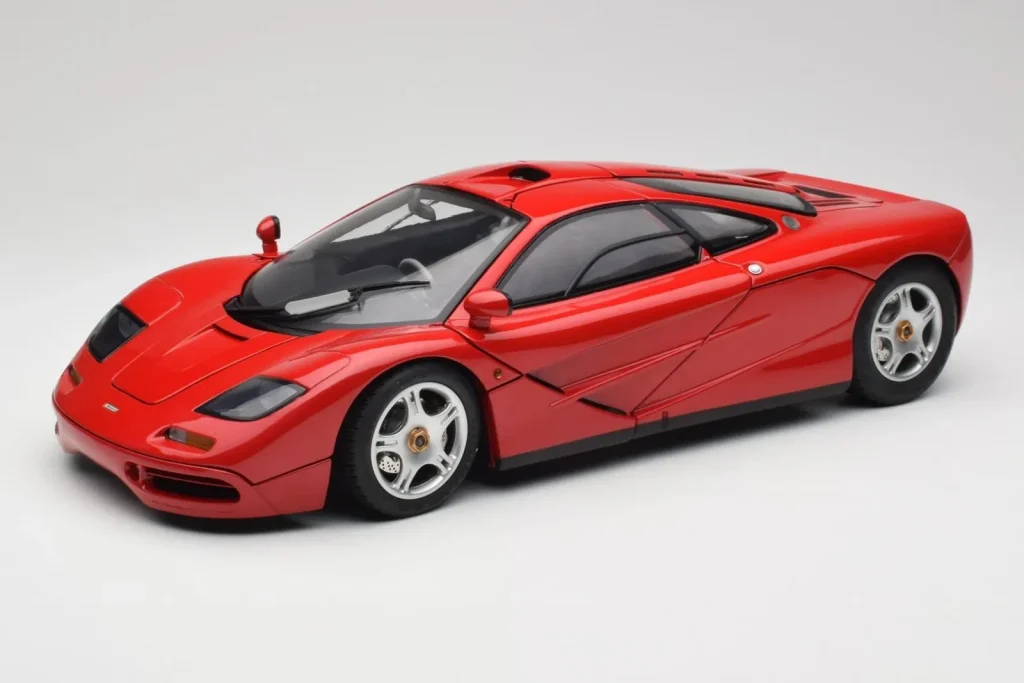 โมเดลรถ 1:12 McLaren F1 สีแดง Minichamps (มือสอง)