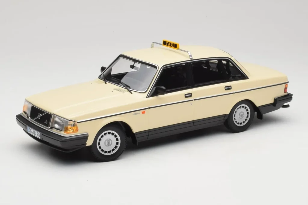 โมเดลรถ 1:18 Volvo 240 GL Taxi Minichamps (มือสอง)