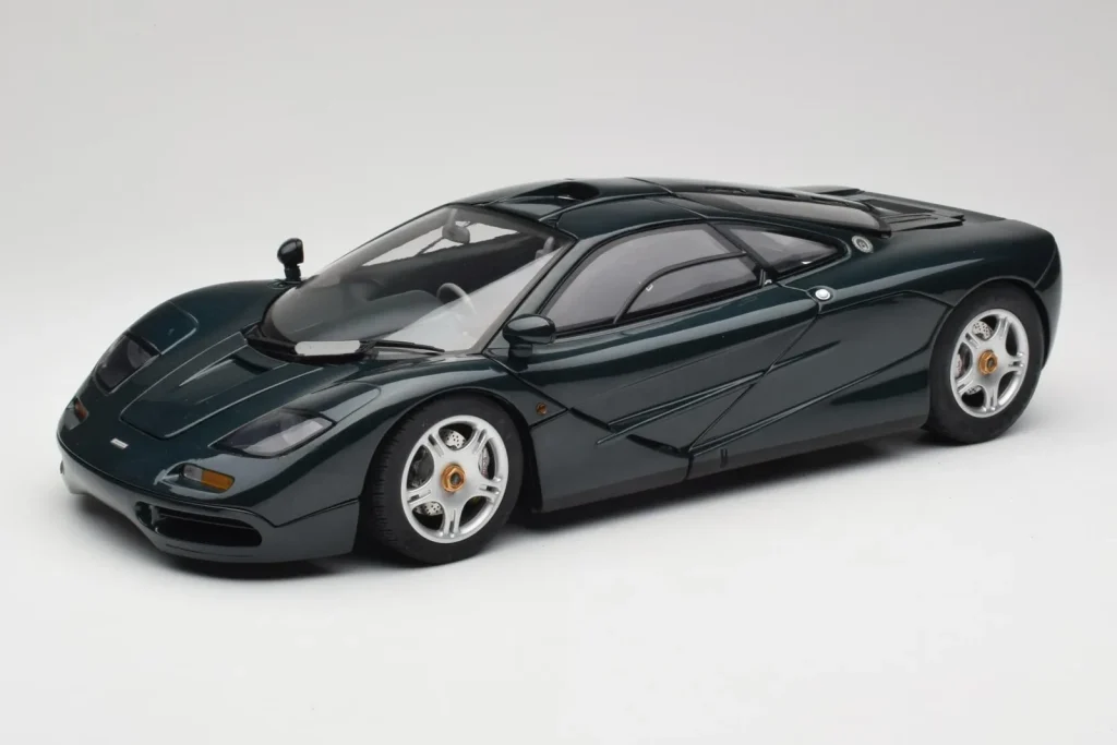 โมเดลรถ 1:12 McLaren F1 Dark Green Metallic Minichamps (มือสอง)