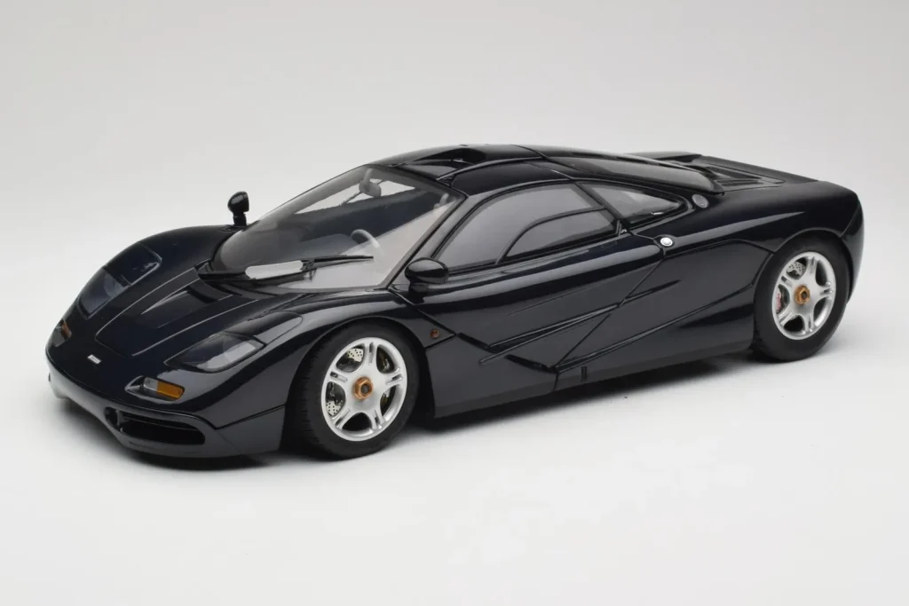 โมเดลรถ 1:12 McLaren F1 Dark Blue Metallic Minichamps (มือสอง)