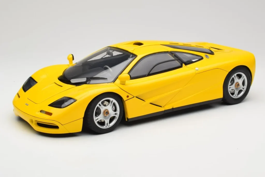 โมเดลรถ 1:12 McLaren F1 สีเหลือง Minichamps (มือสอง)