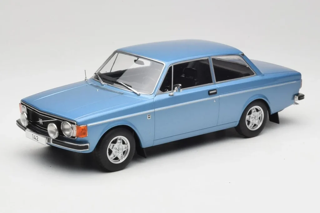 โมเดลรถ 1:18 Volvo 142 Light Blue MCG