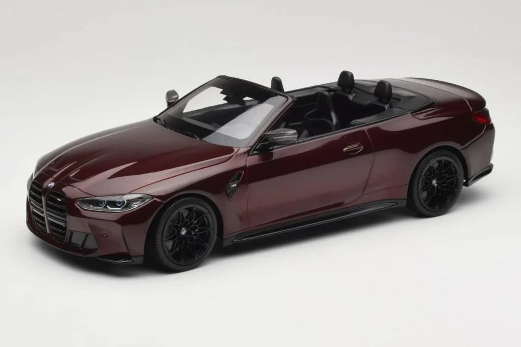 Model 1:18 BMW M4 G83 Cabrio metallic red Minichamps