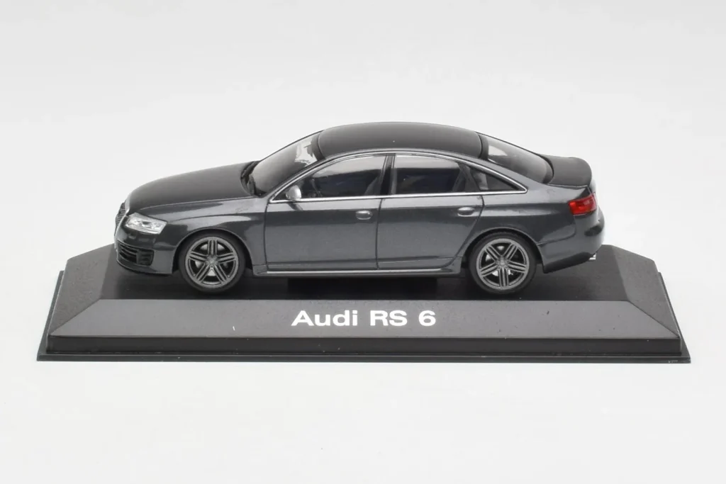 Model 1:43 Audi RS6 C6 Daytona Grey Minichamps