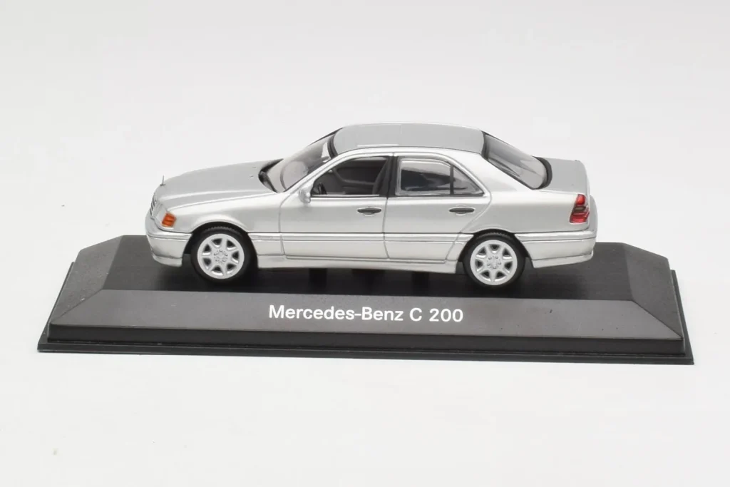 车型 1:43 Mercedes C 200 W202 Iridium 银色 Minichamps