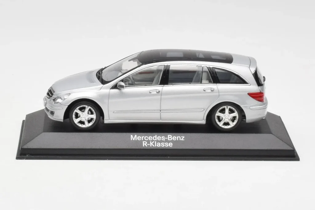 Model 1:43 Mercedes R-Class W251 Iridium silver Minichamps