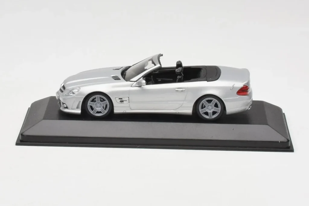Model 1:43 Mercedes AMG SL63 R230 silver Minichamps