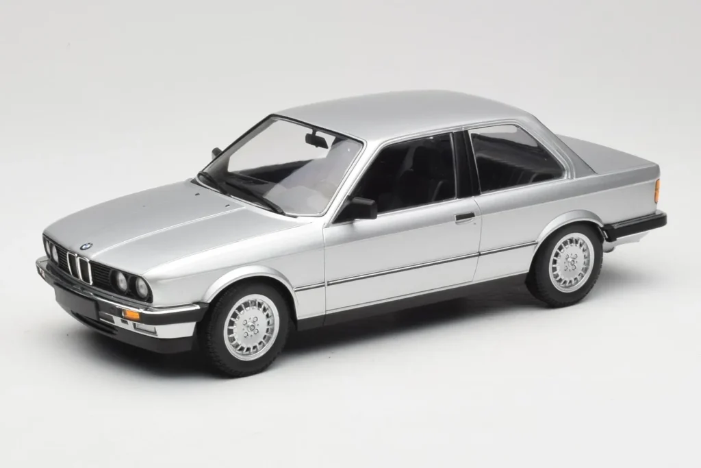 โมเดลรถ 1:18 BMW 323i E21 สีเงิน Minichamps (มือสอง)