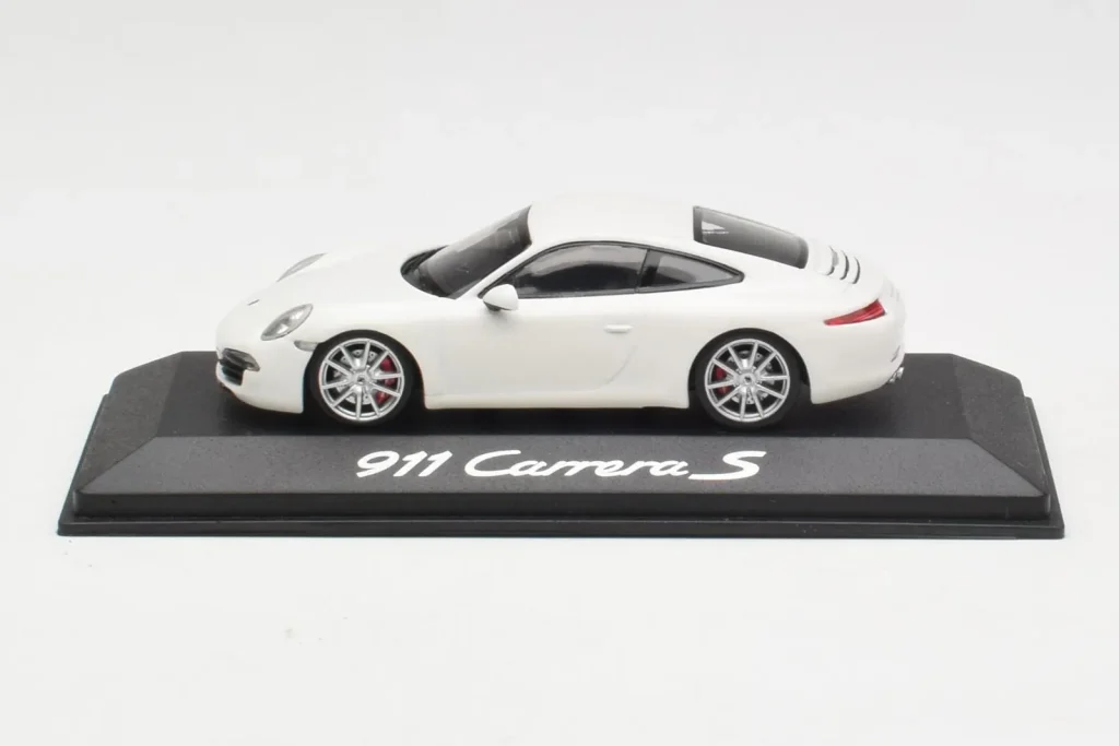 โมเดลรถ 1:43 Porsche 911 991 Carrera S White IAA Frankfurt ปี 2011 Minichamps (มือสอง)