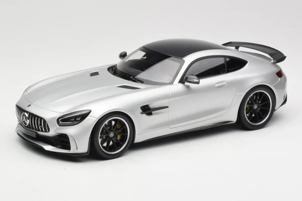 โมเดลรถ 1:18 Mercedes AMG GT R C190 สีเงิน Minichamps (มือสอง)