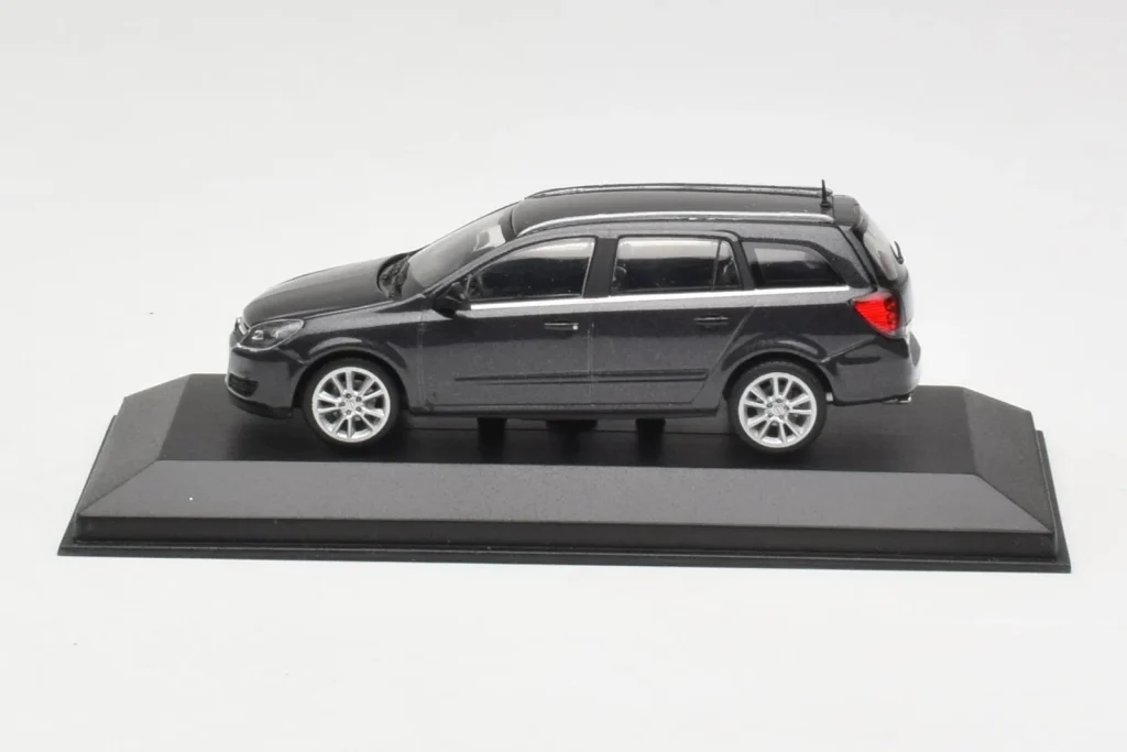 Model 1:43 Opel Astra H Station Wagon Dark Grey Minichamps