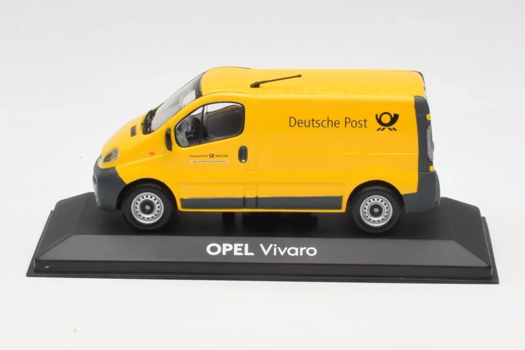 Model 1:43 Opel Vivaro A Deutsche Post Minichamps