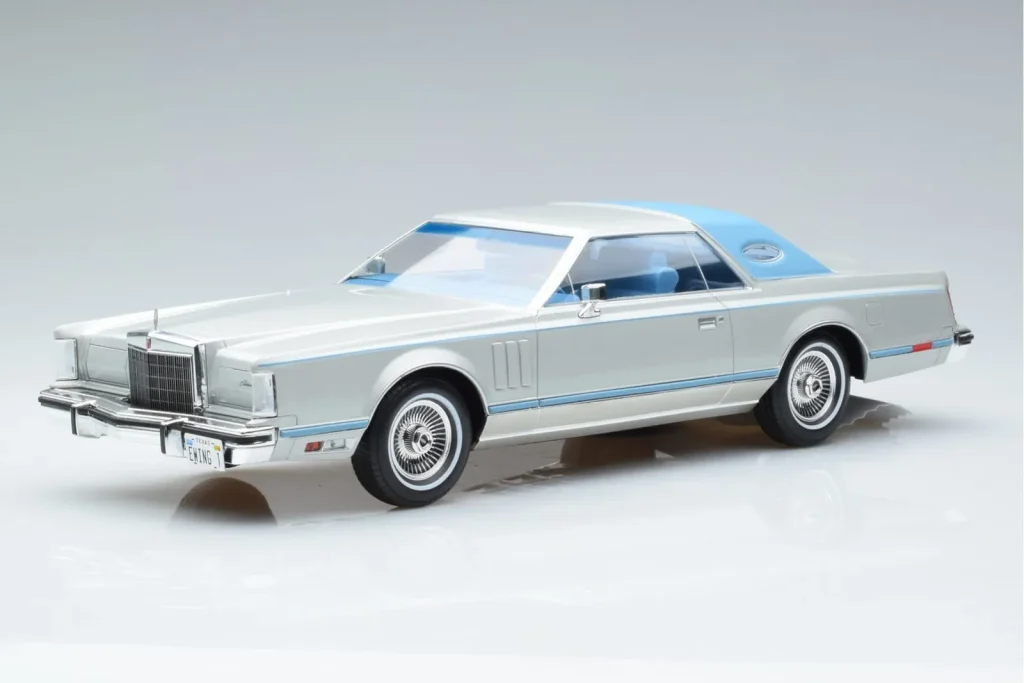 Model 1:18 Lincoln Continental Mark V silver MCG