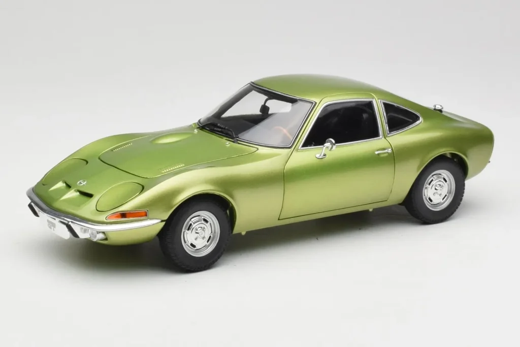 โมเดลรถ 1:18 Opel GT สีเขียวเมทัลลิก Minichamps (มือสอง)